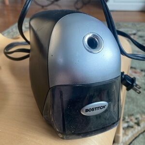 Electric pencil sharpener